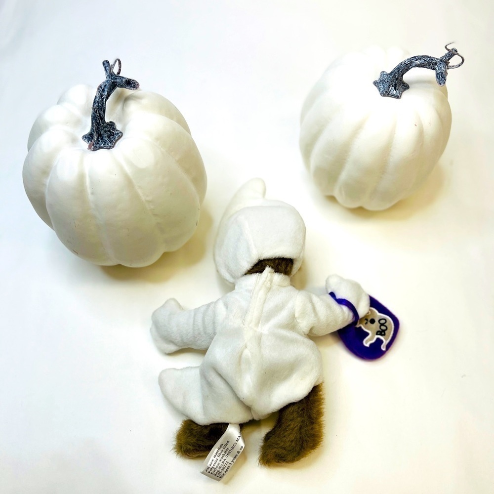 TABLEAU Halloween Ghost  Bear & 2 White Pumpkins - Picture 4 of 11